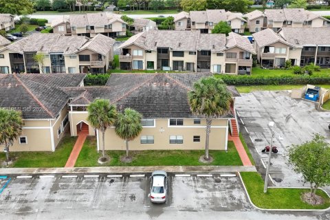 Condo in Coral Springs, Florida, 2 bedrooms  № 2068671 - photo 3