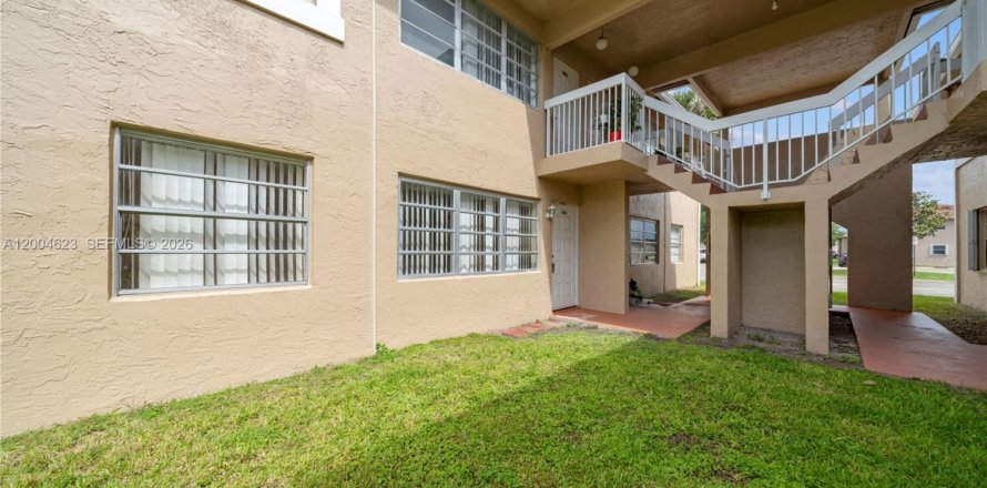 Condo in Coral Springs, Florida, 2 bedrooms  № 2068671