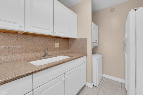 Condo in Coral Springs, Florida, 2 bedrooms  № 2068671 - photo 17