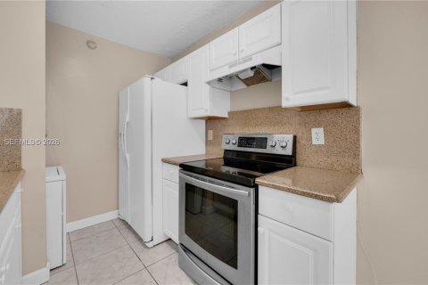 Condo in Coral Springs, Florida, 2 bedrooms  № 2068671 - photo 16