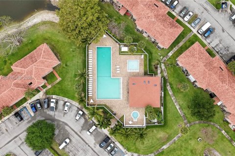 Condo in Coral Springs, Florida, 2 bedrooms  № 2068671 - photo 7