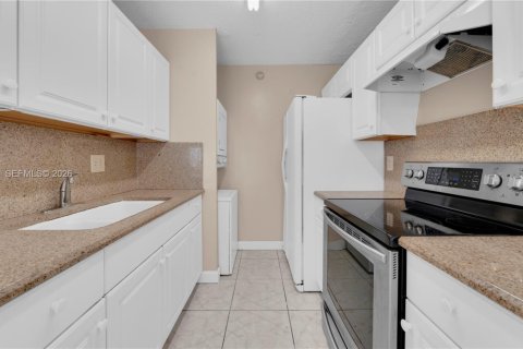 Condo in Coral Springs, Florida, 2 bedrooms  № 2068671 - photo 15