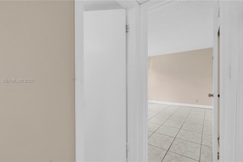 Condo in Coral Springs, Florida, 2 bedrooms  № 2068671 - photo 23