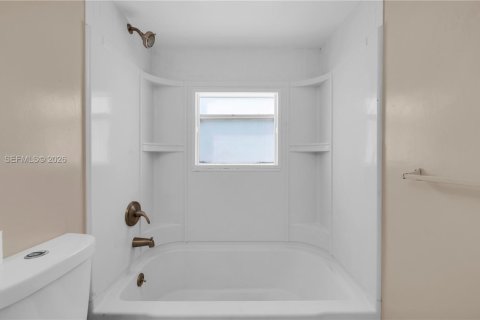 Condo in Coral Springs, Florida, 2 bedrooms  № 2068671 - photo 25