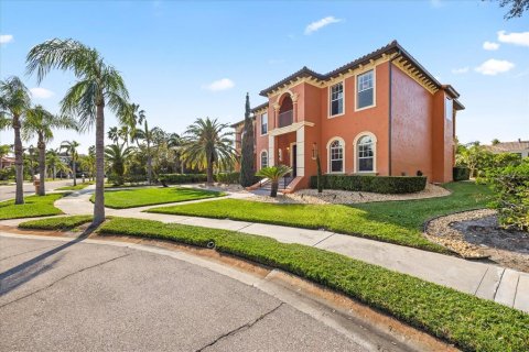 House in Apollo Beach, Florida 5 bedrooms, 406.08 sq.m. № 1720221 - photo 4