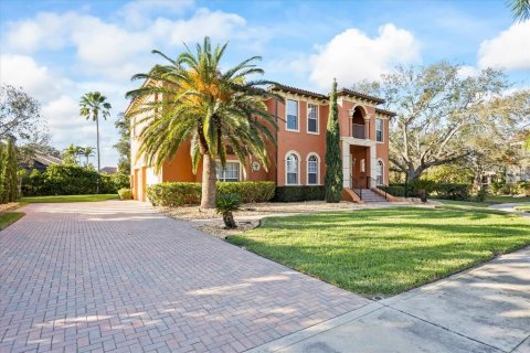 House in Apollo Beach, Florida 5 bedrooms, 406.08 sq.m. № 1720221 - photo 3