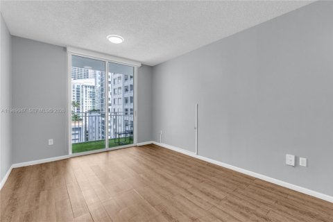 Condominio en alquiler en Miami, Florida, 1 dormitorio, 59.46 m2 № 2052340 - foto 27