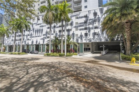 Condominio en alquiler en Miami, Florida, 1 dormitorio, 59.46 m2 № 2052340 - foto 8