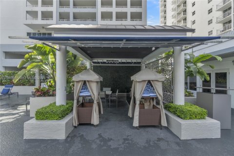 Condominio en alquiler en Miami, Florida, 1 dormitorio, 59.46 m2 № 2052340 - foto 13