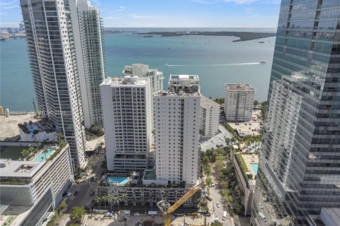Condominio en Miami, Florida, 1 dormitorio  № 2052340