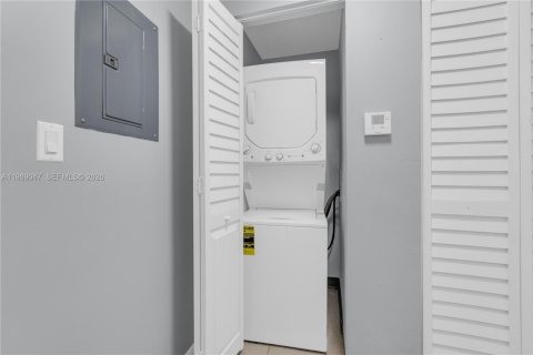 Condominio en alquiler en Miami, Florida, 1 dormitorio, 59.46 m2 № 2052340 - foto 11