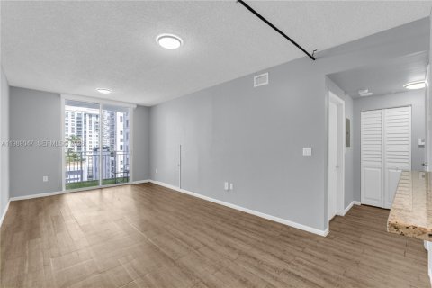 Condominio en alquiler en Miami, Florida, 1 dormitorio, 59.46 m2 № 2052340 - foto 28