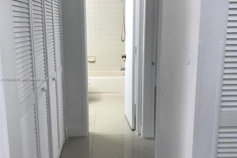 Condo in Miramar, Florida, 2 bedrooms  № 2025899 - photo 22