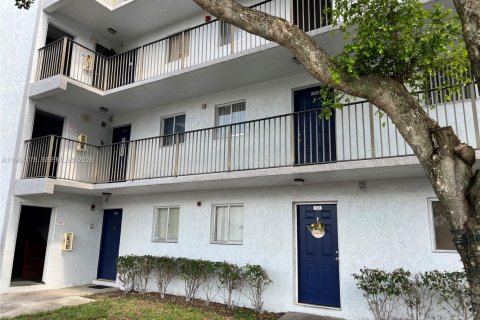 Condo in Miramar, Florida, 2 bedrooms  № 2025899 - photo 16