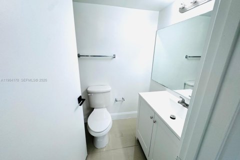 Condo in Miramar, Florida, 2 bedrooms  № 2025899 - photo 6