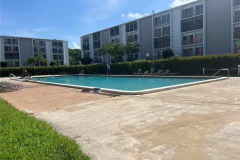 Купить кондоминиум в Мирамар, Флорида 2 спальни, 77.29м2, № 2025899 - фото 24