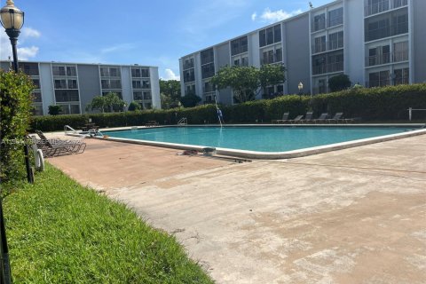 Condominio en venta en Miramar, Florida, 2 dormitorios, 77.29 m2 № 2025899 - foto 28