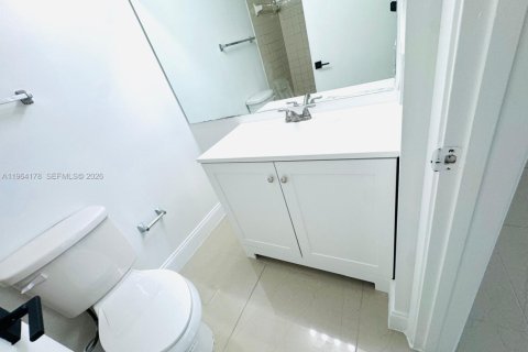 Condo in Miramar, Florida, 2 bedrooms  № 2025899 - photo 5