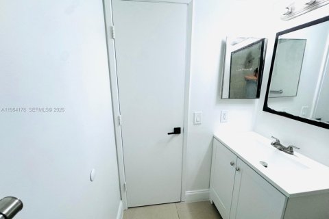 Condo in Miramar, Florida, 2 bedrooms  № 2025899 - photo 9