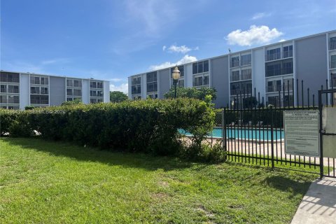 Купить кондоминиум в Мирамар, Флорида 2 спальни, 77.29м2, № 2025899 - фото 27