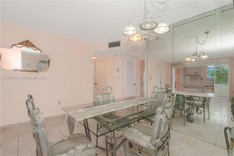 Снять в аренду квартиру в Санрайз, Флорида 2 спальни, 78.97м2, № 2050106 - фото 5