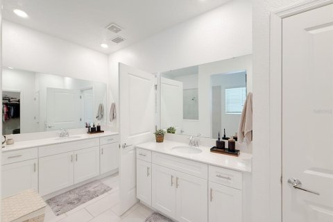 House in Winter Garden, Florida 4 bedrooms, 285.4 sq.m. № 1805540 - photo 18