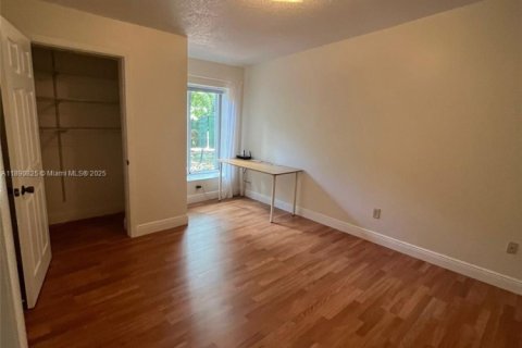 Снять в аренду виллу или дом в Майами, Флорида 2 спальни, 111.48м2, № 1944643 - фото 3