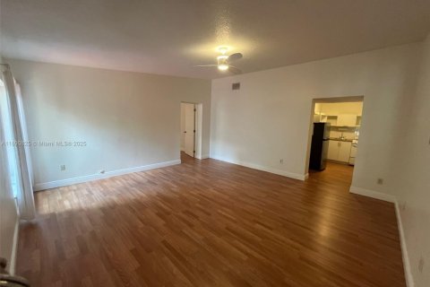 Снять в аренду виллу или дом в Майами, Флорида 2 спальни, 111.48м2, № 1944643 - фото 9