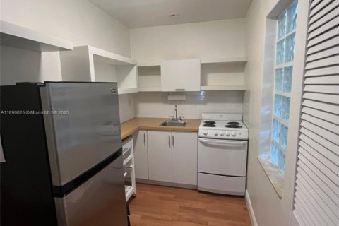 Снять в аренду виллу или дом в Майами, Флорида 2 спальни, 111.48м2, № 1944643 - фото 2