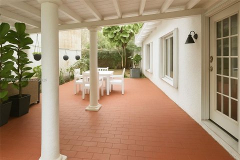 Villa ou maison à louer à Miami, Floride: 2 chambres, 111.48 m2 № 1944643 - photo 12