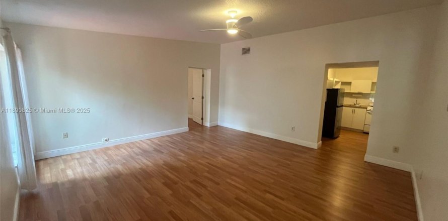 Дом в Майами, Флорида 2 спальни, 111.48м2 № 1944643