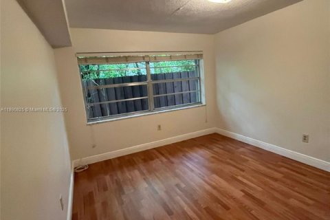 Снять в аренду виллу или дом в Майами, Флорида 2 спальни, 111.48м2, № 1944643 - фото 4