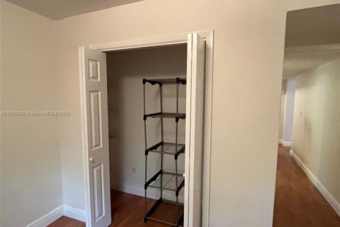 Снять в аренду виллу или дом в Майами, Флорида 2 спальни, 111.48м2, № 1944643 - фото 6