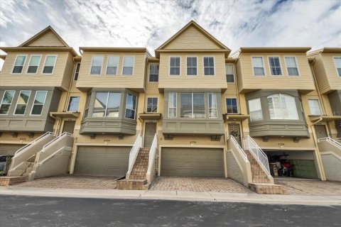 Condo in Tampa, Florida, 3 bedrooms № 2216612