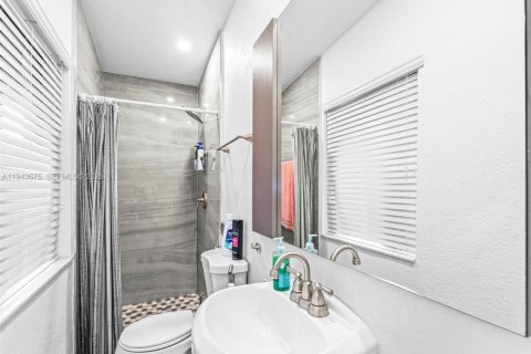 Villa ou maison à vendre à Miami, Floride: 3 chambres, 130.9 m2 № 2059947 - photo 6