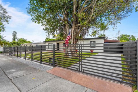 Villa ou maison à vendre à Miami, Floride: 3 chambres, 130.9 m2 № 2059947 - photo 11
