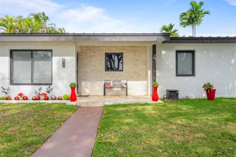 Villa ou maison à vendre à Miami, Floride: 3 chambres, 130.9 m2 № 2059947 - photo 16