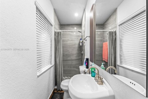 Villa ou maison à vendre à Miami, Floride: 3 chambres, 130.9 m2 № 2059947 - photo 7