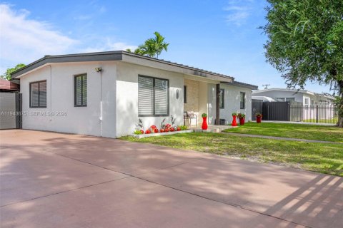 Villa ou maison à vendre à Miami, Floride: 3 chambres, 130.9 m2 № 2059947 - photo 14