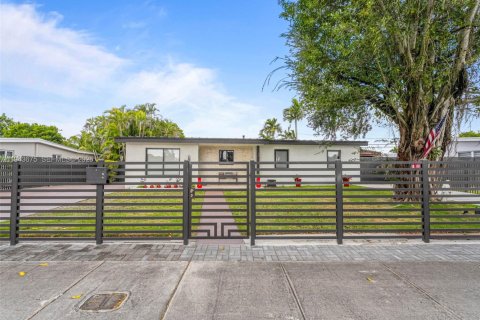 Villa ou maison à vendre à Miami, Floride: 3 chambres, 130.9 m2 № 2059947 - photo 12