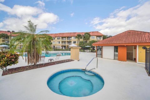 Condo in Orlando, Florida, 2 bedrooms  № 1954706 - photo 17