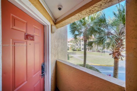 Condo in Orlando, Florida, 2 bedrooms  № 1954706 - photo 14