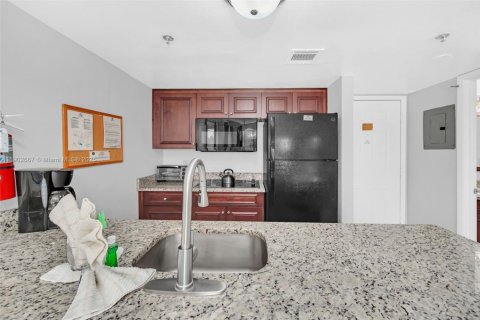 Condo in Orlando, Florida, 2 bedrooms  № 1954706 - photo 4