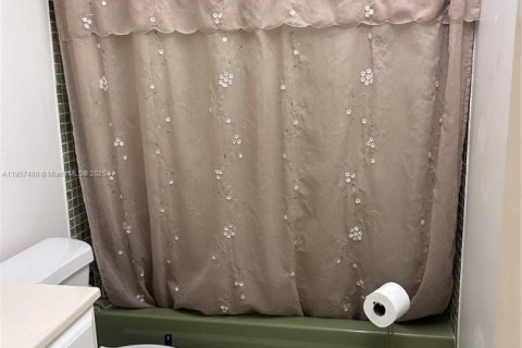 Copropriété à vendre à Miami, Floride: 2 chambres, 111.48 m2 № 2022922 - photo 11