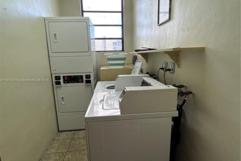 Copropriété à vendre à Miami, Floride: 2 chambres, 111.48 m2 № 2022922 - photo 23