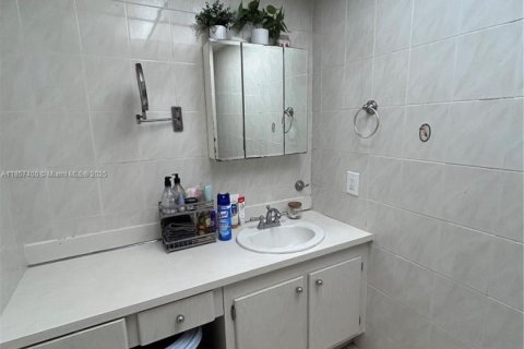 Copropriété à vendre à Miami, Floride: 2 chambres, 111.48 m2 № 2022922 - photo 16