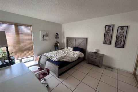 Copropriété à vendre à Miami, Floride: 2 chambres, 111.48 m2 № 2022922 - photo 13