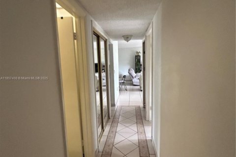 Copropriété à vendre à Miami, Floride: 2 chambres, 111.48 m2 № 2022922 - photo 19