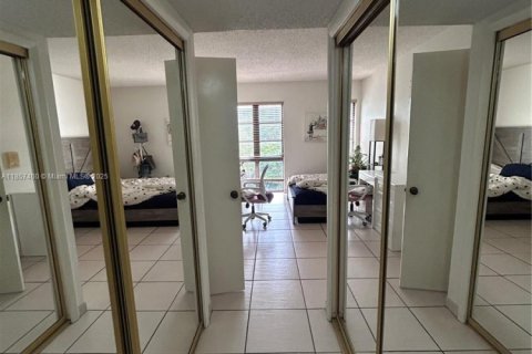 Copropriété à vendre à Miami, Floride: 2 chambres, 111.48 m2 № 2022922 - photo 18