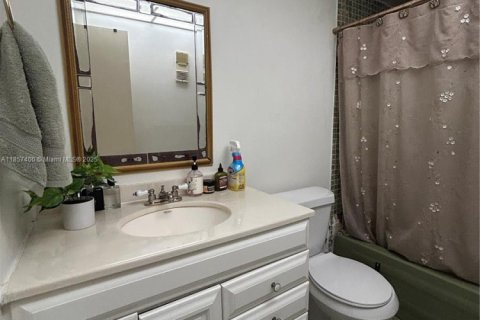 Copropriété à vendre à Miami, Floride: 2 chambres, 111.48 m2 № 2022922 - photo 12